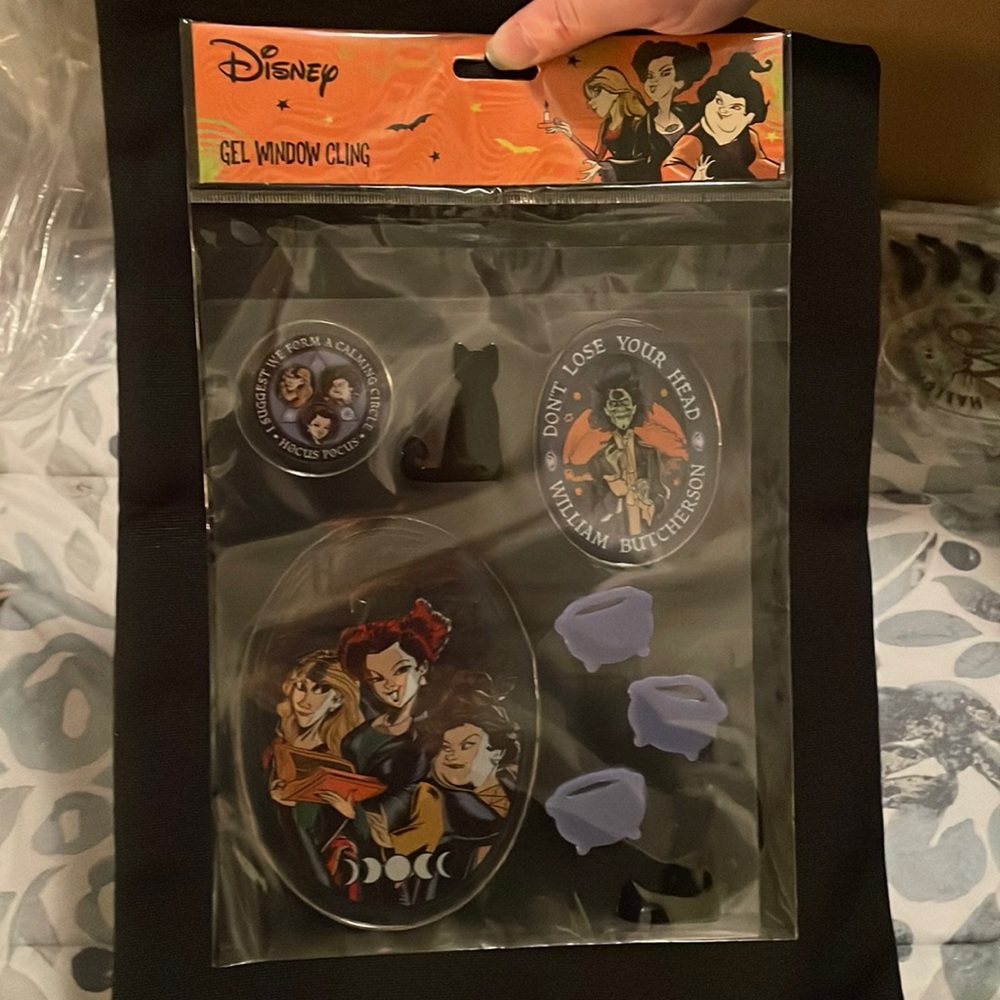NWT OFFICIALLY LICENSED Hocus Pocus Gel Window Cling Set Halloween Horror - Picture 1 of 2